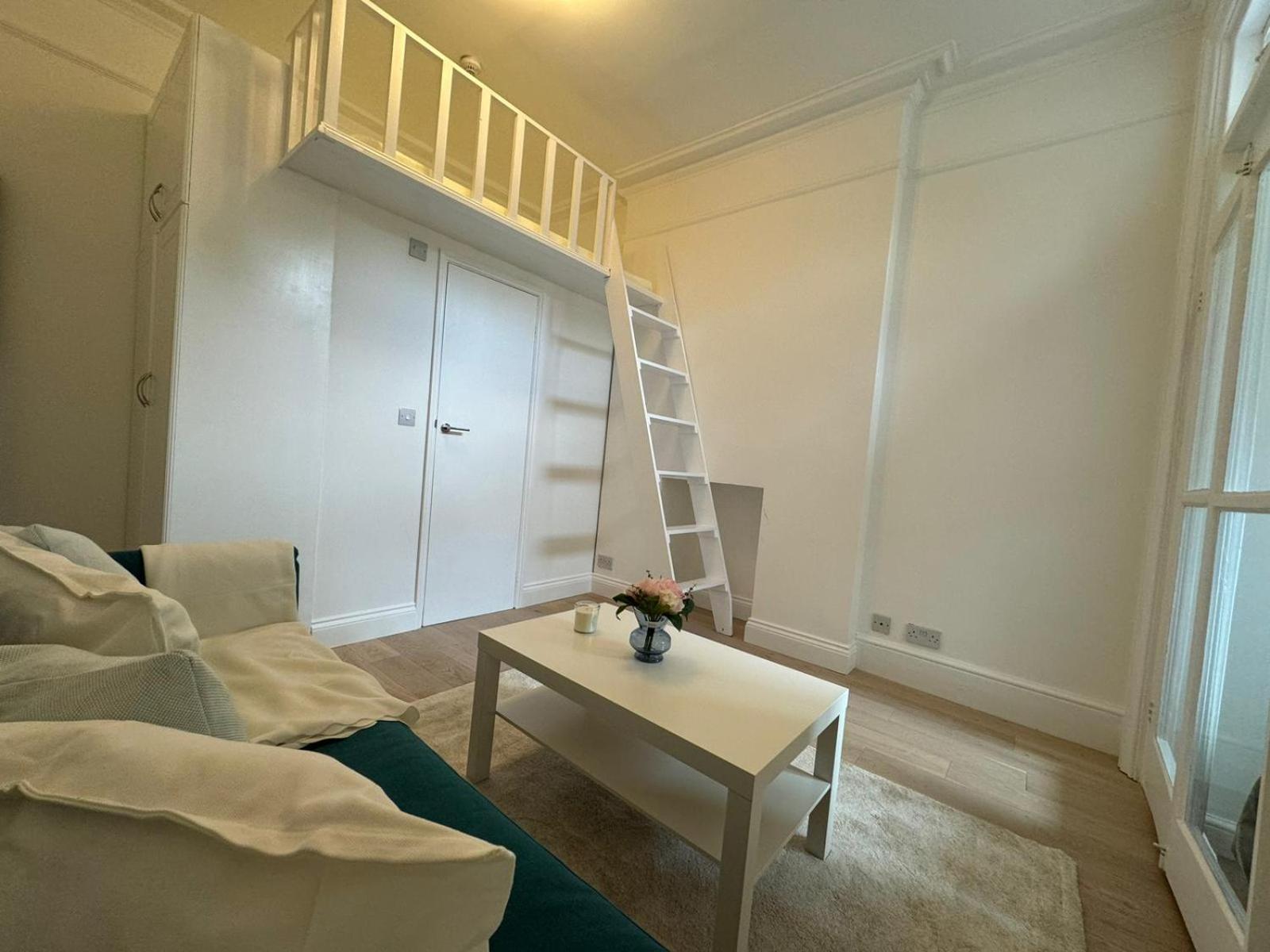 Modern Studio Chiswick Appartement