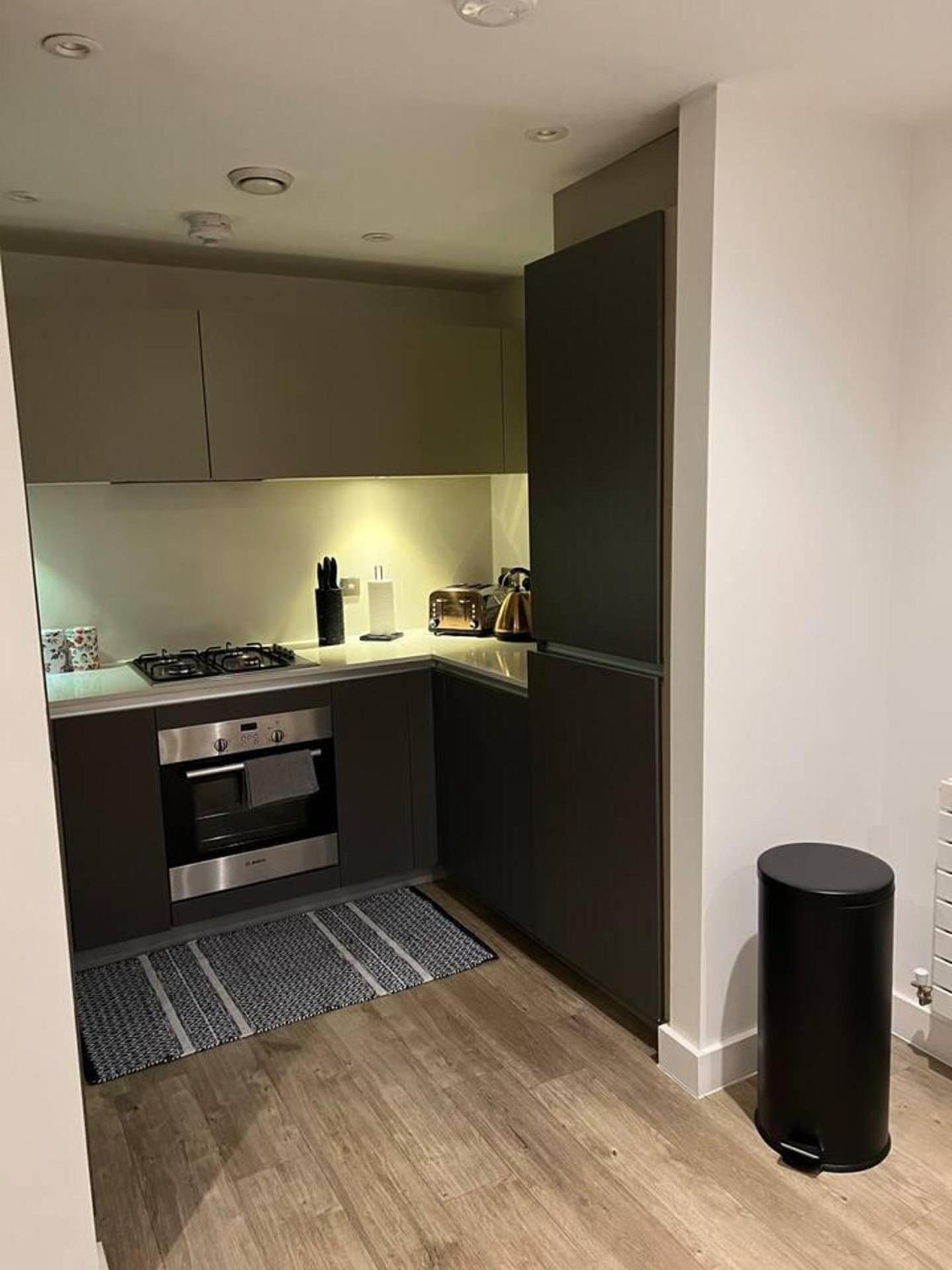 Modern 1 Bed Flat Near Station And Londres