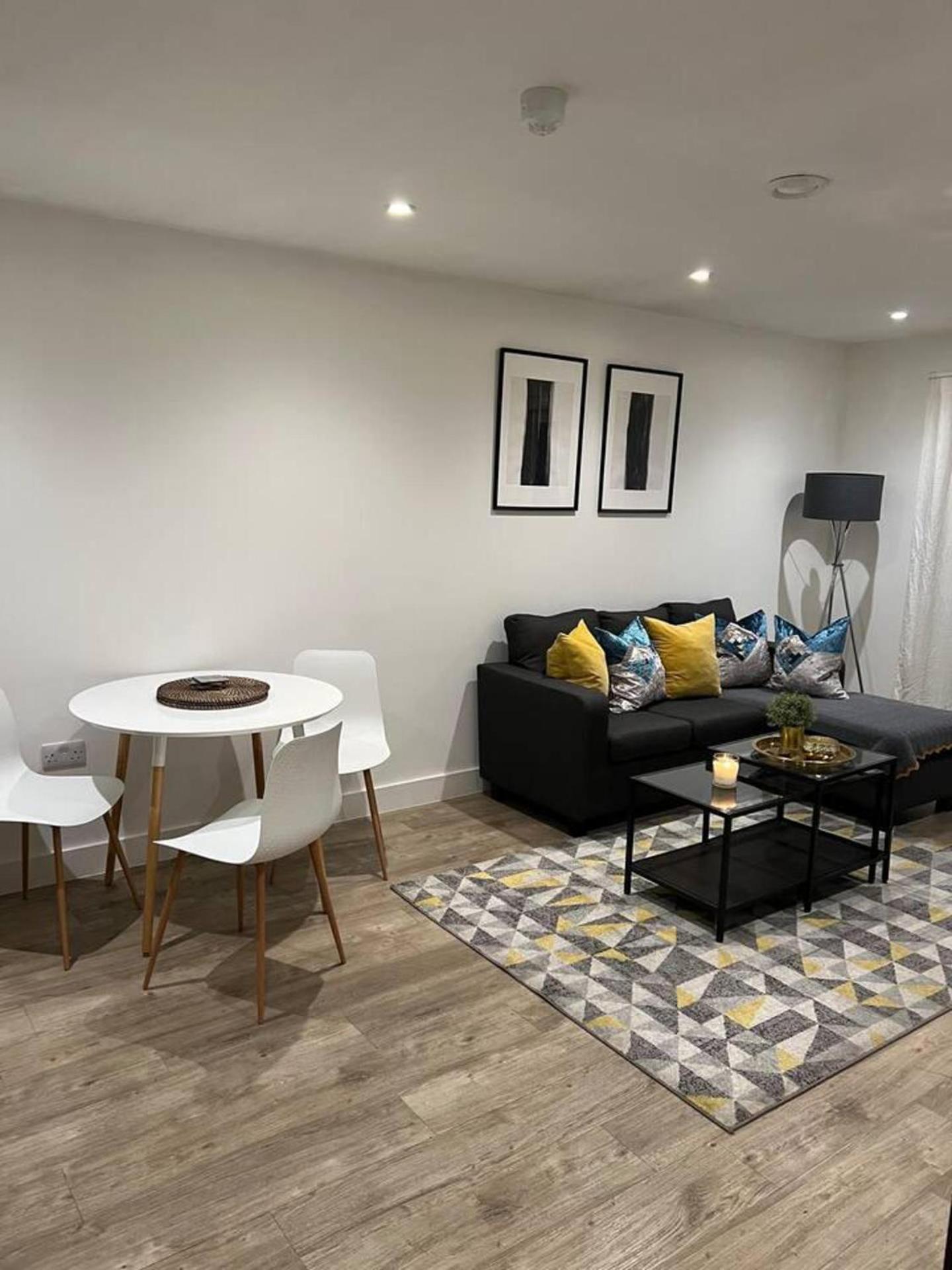 Modern 1 Bed Flat Near Station And Apartamento