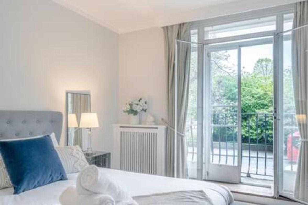Location - Spacious 2bed In Front Of Hyde Park Appartement *