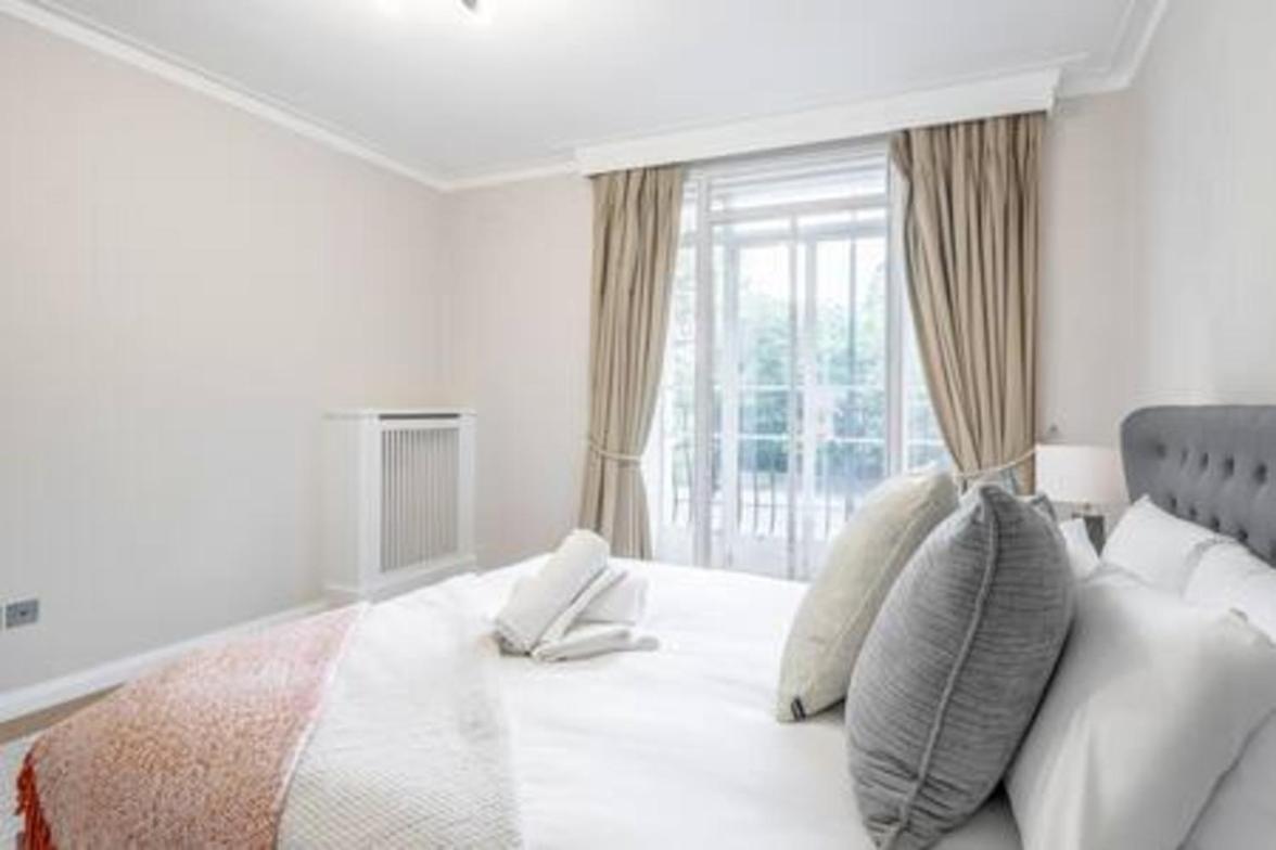 Location - Spacious 2bed In Front Of Hyde Park Appartement *
