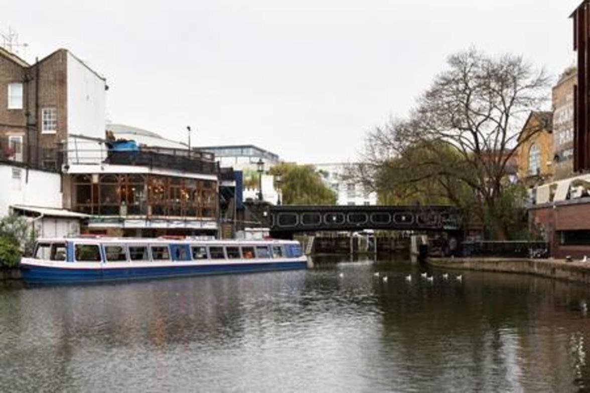 Modern And Large Oasis Flat In Camden With Patio * Londen