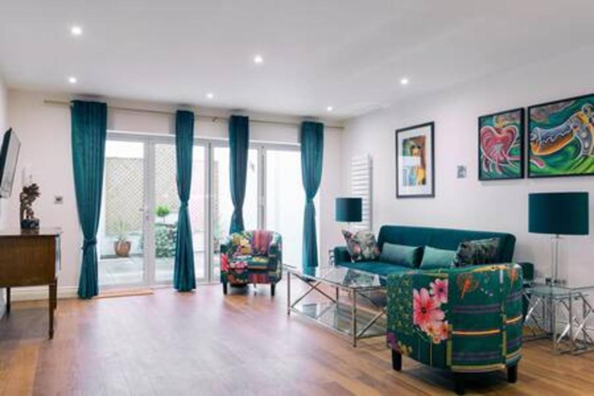 Appartement Modern And Large Oasis Flat In Camden With Patio Londen