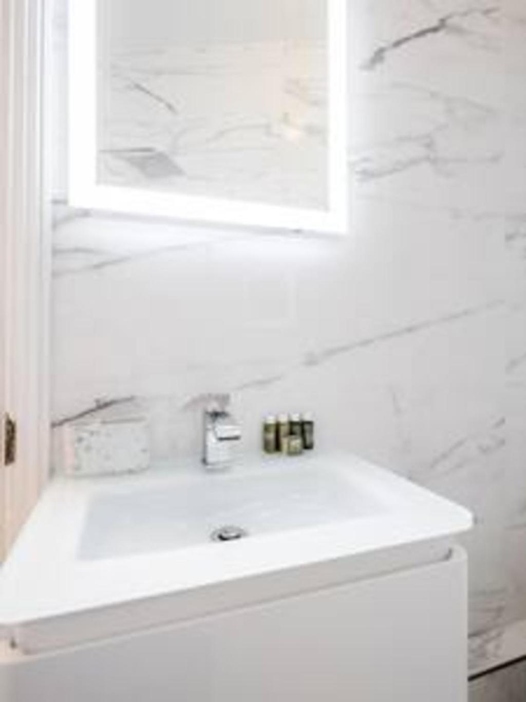 Beautiful Refurbished 2bed2bath Next To Hyde Park Apartamento *