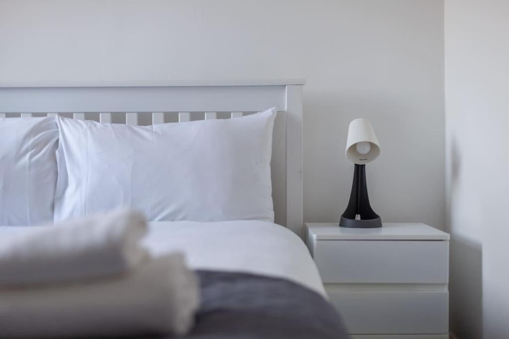 Modern Semi-studio Flat In Historic Setting Appartement Londres