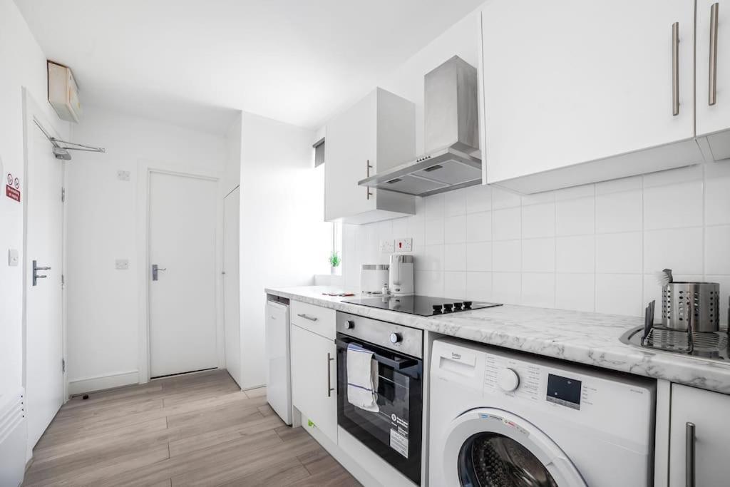 Modern Semi-studio Flat In Historic Setting * Londres