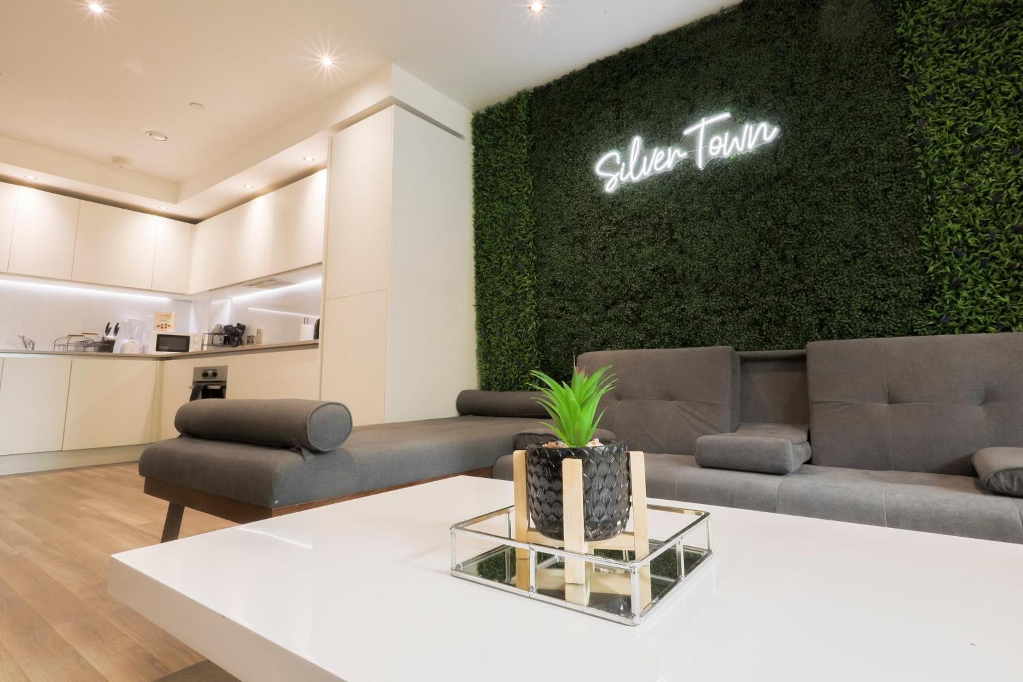 Apartamento Stylish 2br By Dluxoria Short Lets & Serviced Greater With Pet Friendly, Free Wifi & Free Parking *