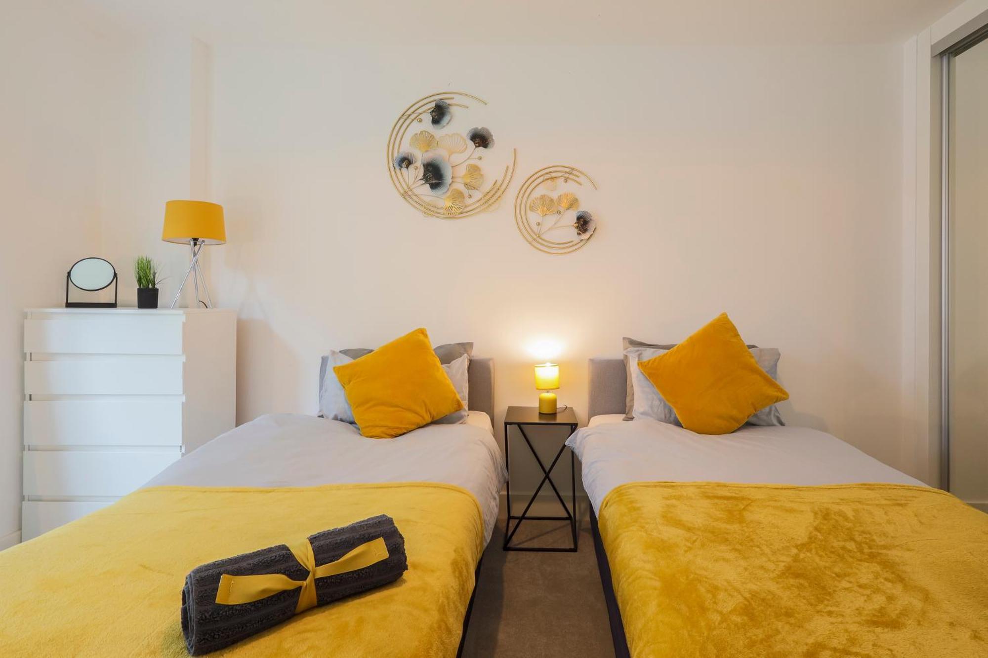 Stylish 2br By Dluxoria Short Lets & Serviced Greater With Pet Friendly, Free Wifi & Free Parking * Londres