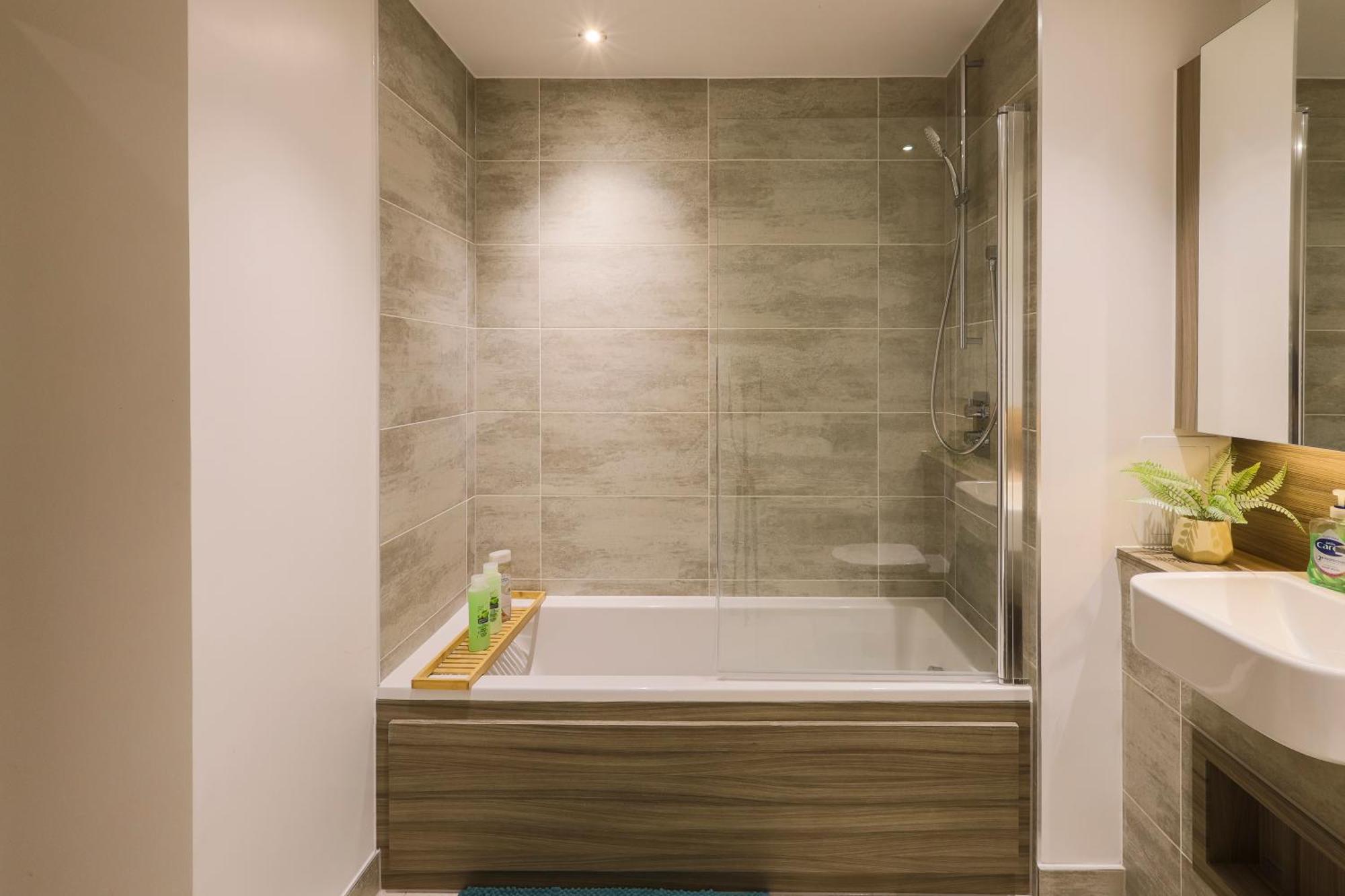 Apartamento Stylish 2br By Dluxoria Short Lets & Serviced Greater With Pet Friendly, Free Wifi & Free Parking *