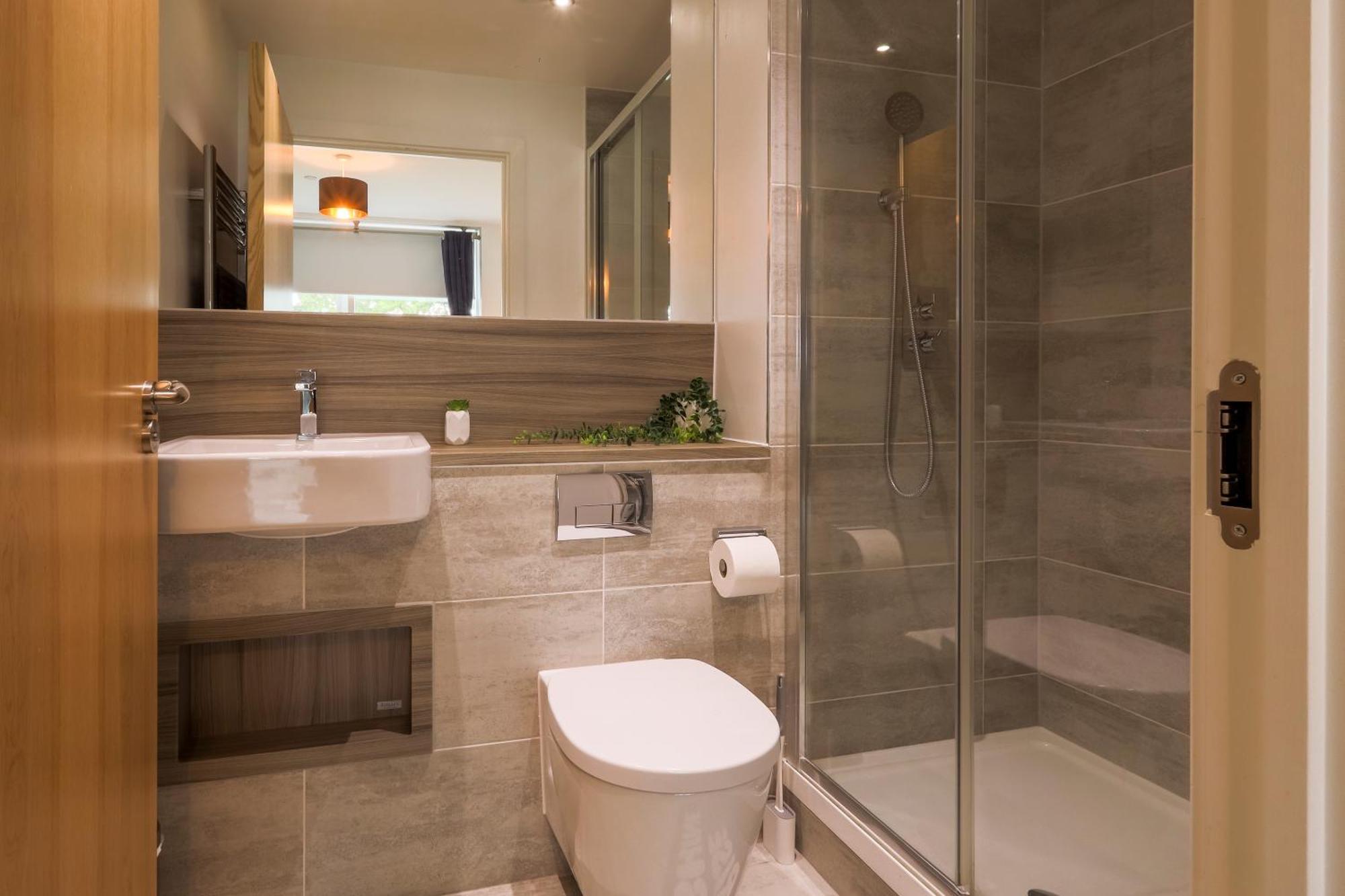 Stylish 2br By Dluxoria Short Lets & Serviced Greater With Pet Friendly, Free Wifi & Free Parking Apartamento