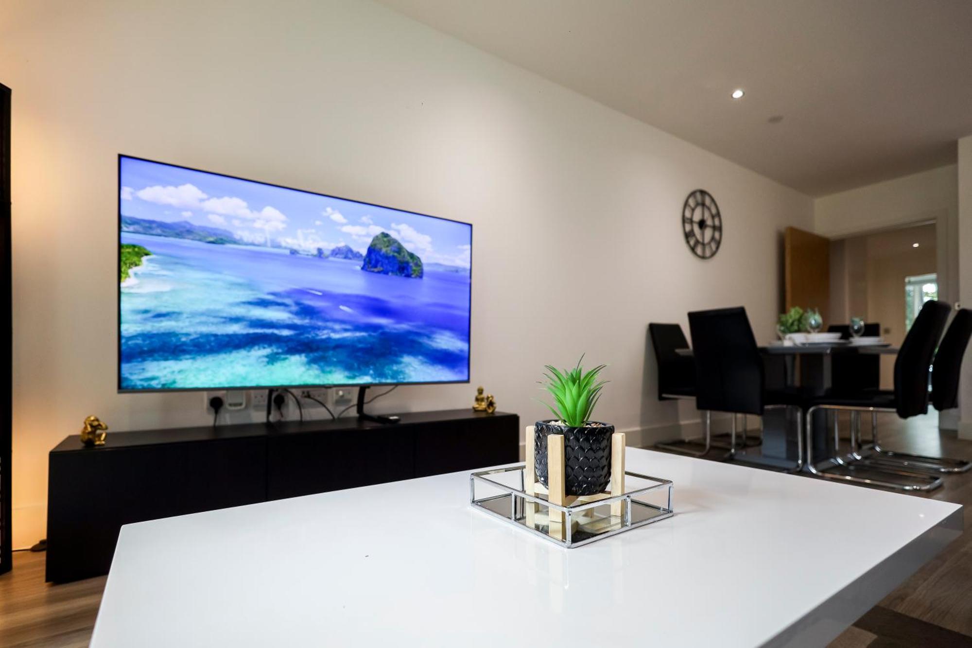 Stylish 2br By Dluxoria Short Lets & Serviced Greater With Pet Friendly, Free Wifi & Free Parking Apartamento Londres