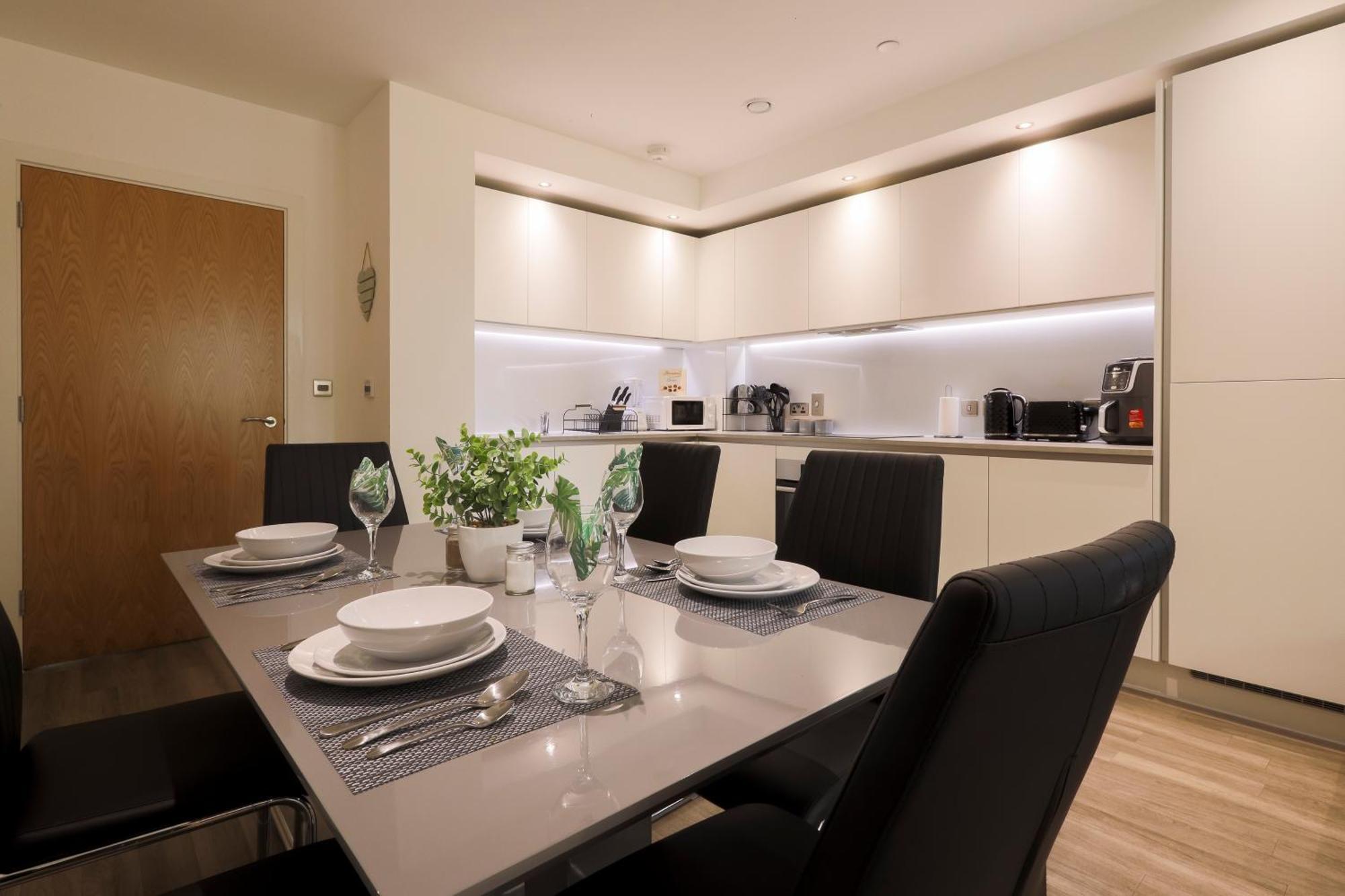 Stylish 2br By Dluxoria Short Lets & Serviced Greater With Pet Friendly, Free Wifi & Free Parking Apartamento Londres