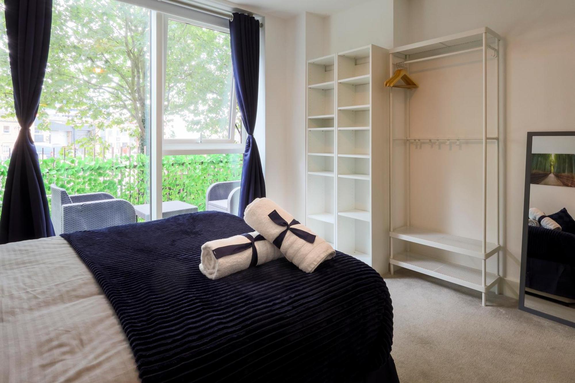 Stylish 2br By Dluxoria Short Lets & Serviced Greater With Pet Friendly, Free Wifi & Free Parking * Londres