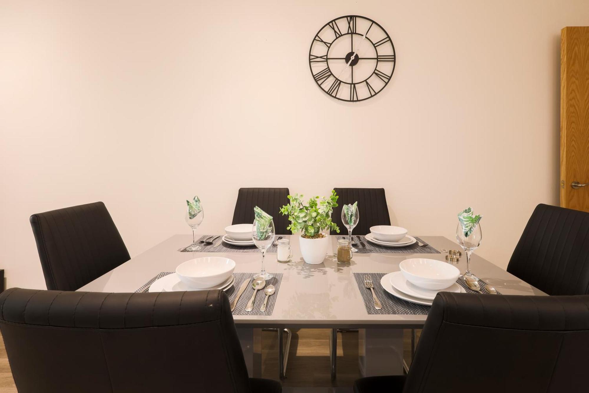 Apartamento Stylish 2br By Dluxoria Short Lets & Serviced Greater With Pet Friendly, Free Wifi & Free Parking