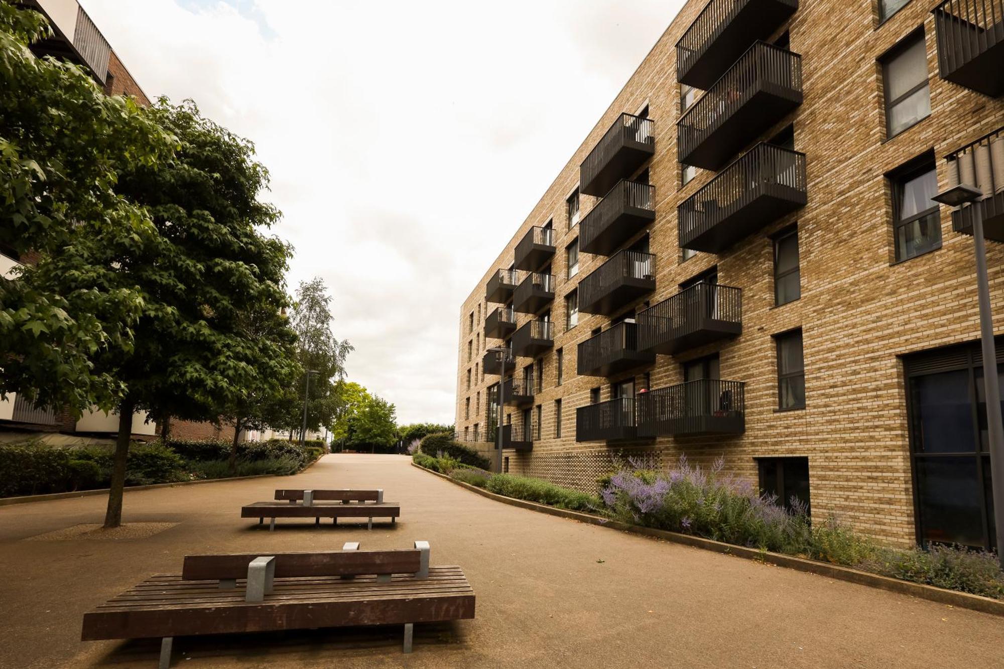 Apartamento Stylish 2br By Dluxoria Short Lets & Serviced Greater With Pet Friendly, Free Wifi & Free Parking *