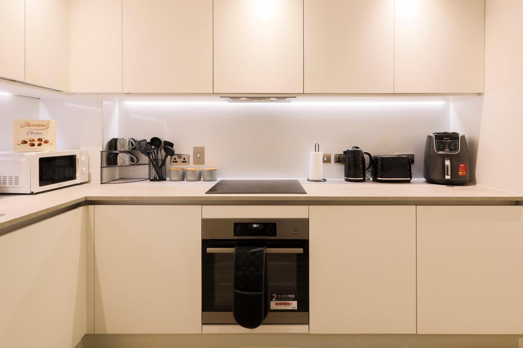 Stylish 2br By Dluxoria Short Lets & Serviced Greater With Pet Friendly, Free Wifi & Free Parking Londres