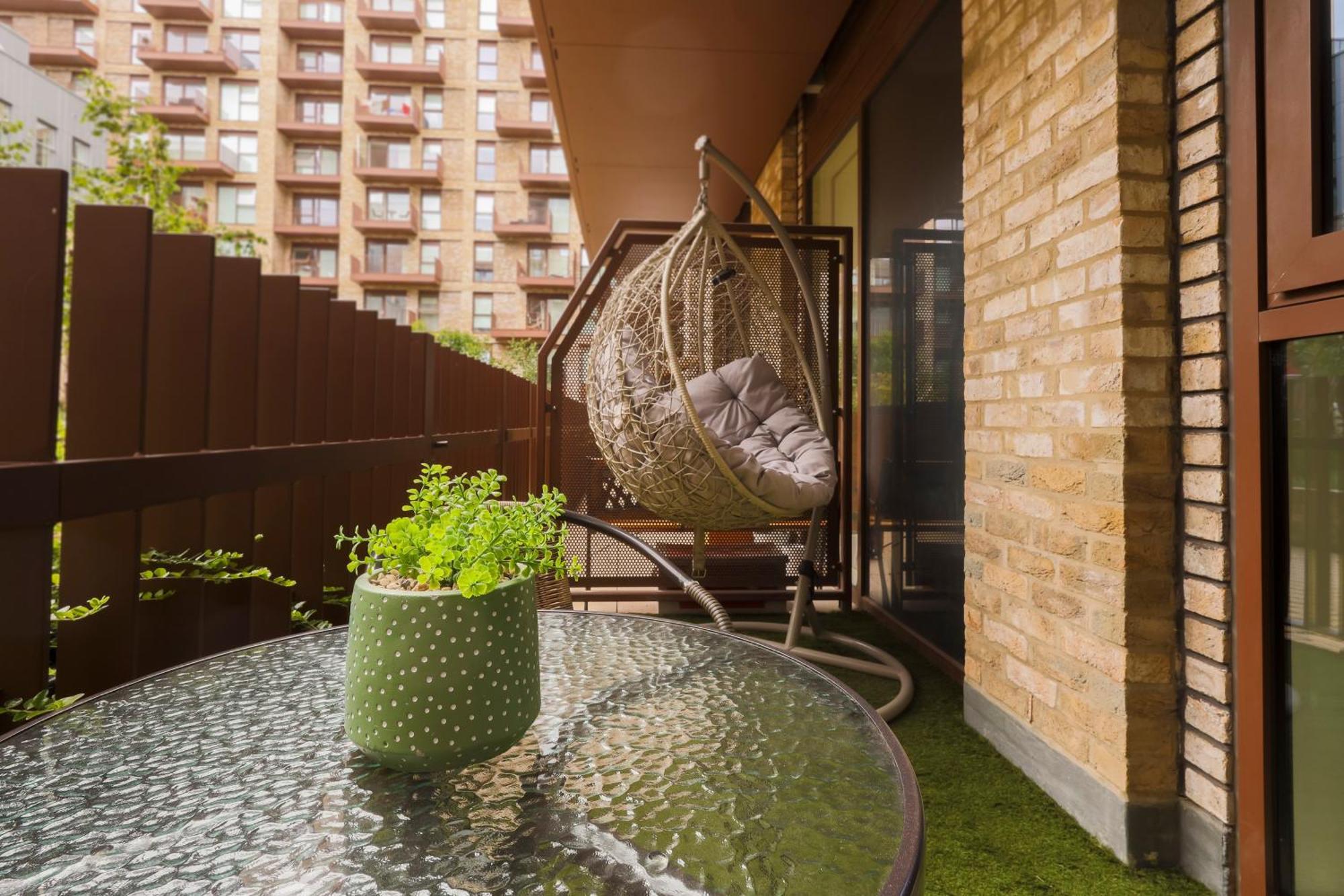 Stylish 2br By Dluxoria Short Lets & Serviced Greater With Pet Friendly, Free Wifi & Free Parking Apartamento