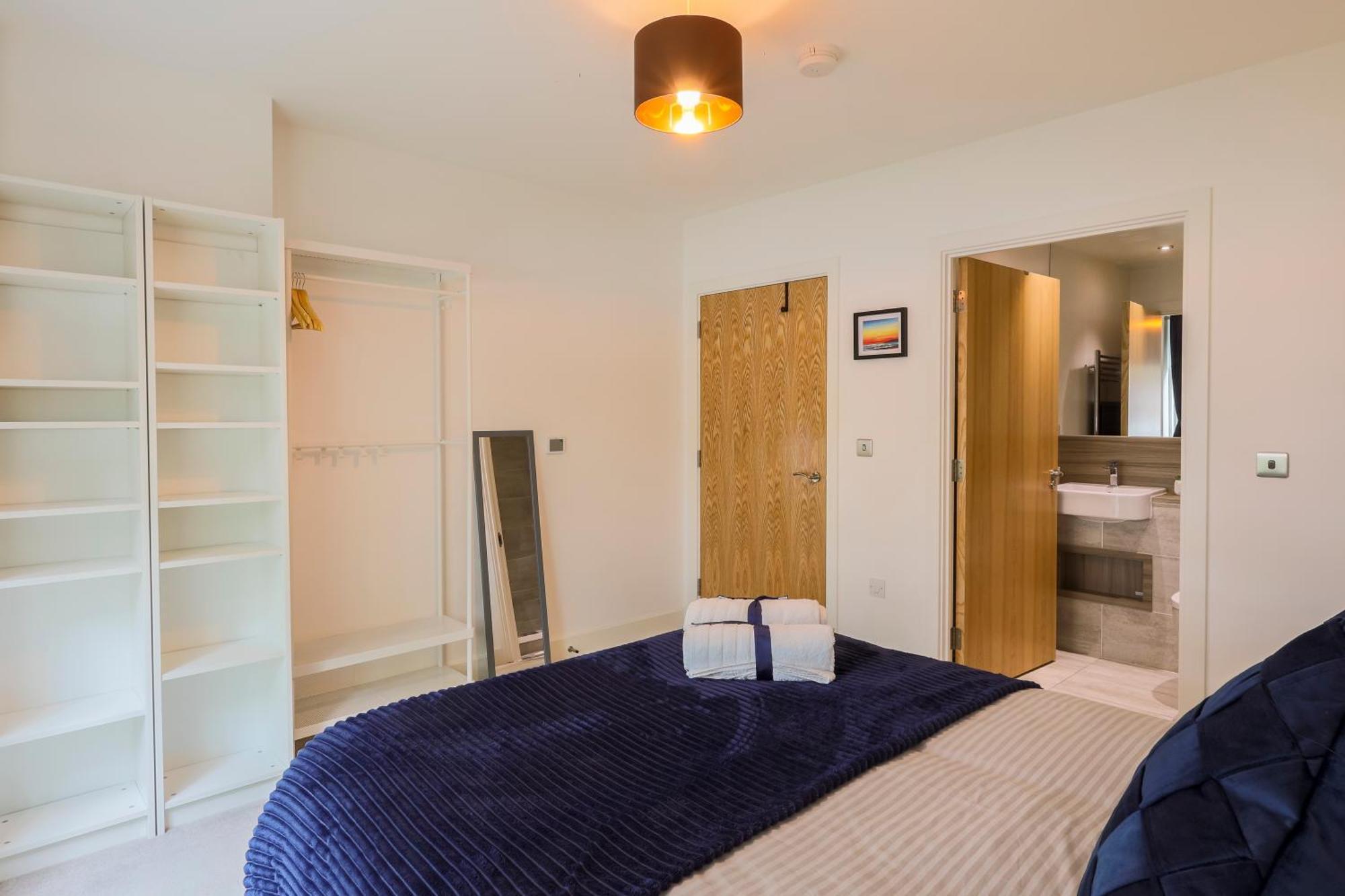Stylish 2br By Dluxoria Short Lets & Serviced Greater With Pet Friendly, Free Wifi & Free Parking Apartamento *
