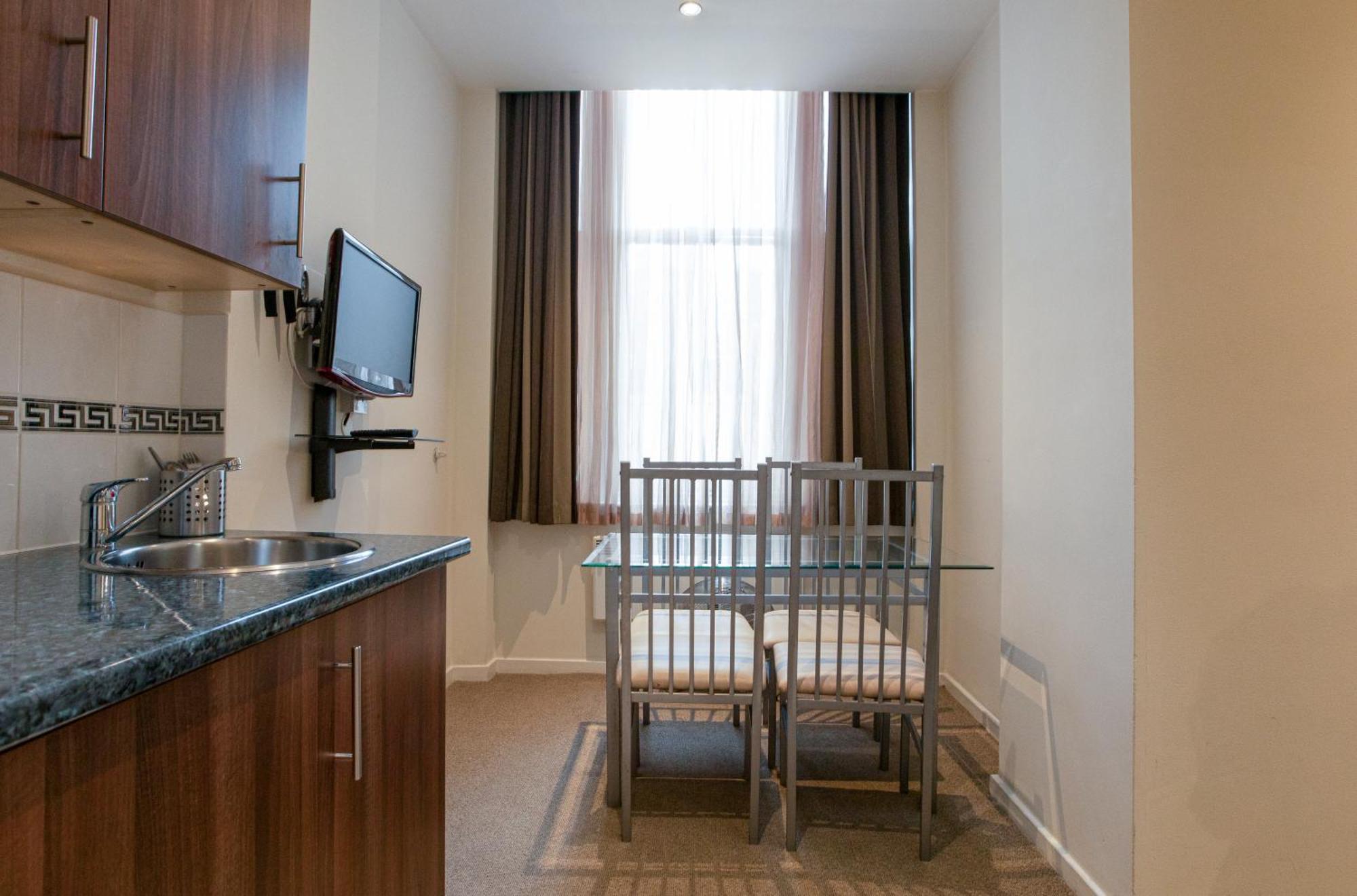 Grand Plaza Con Servicio