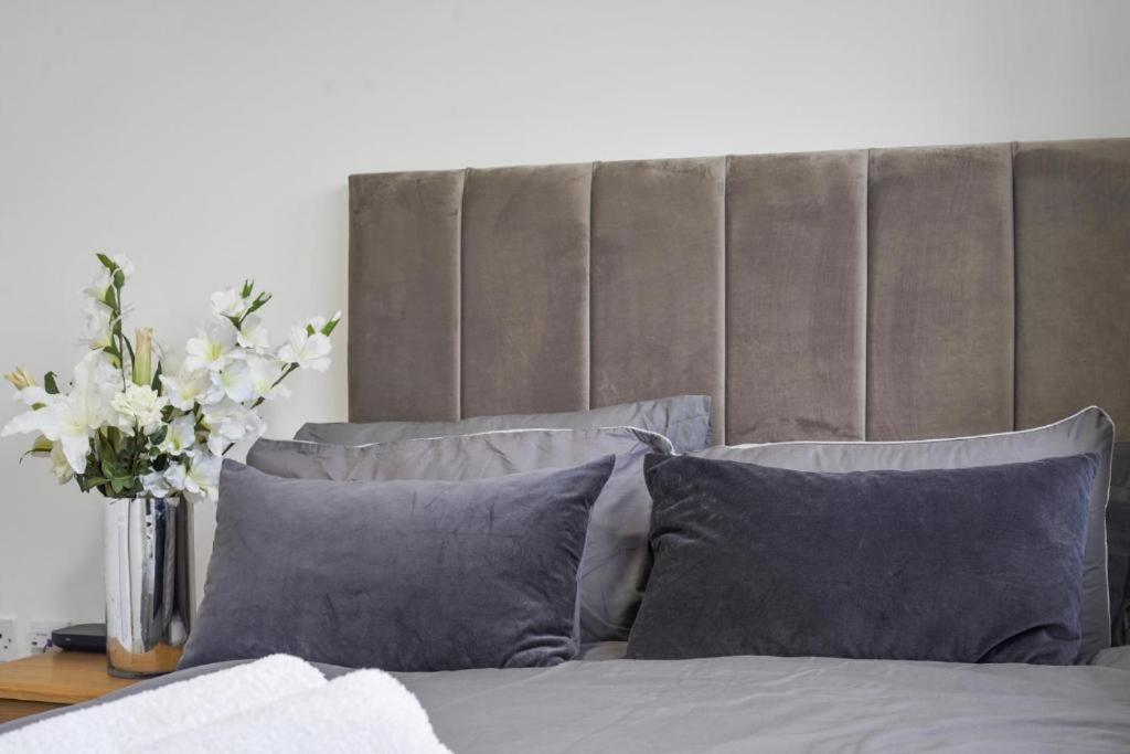 Modern 2-bedroom, 2-bath In Tower Bridge & Bridge - Unbeatable Location & Transport Links Appartement