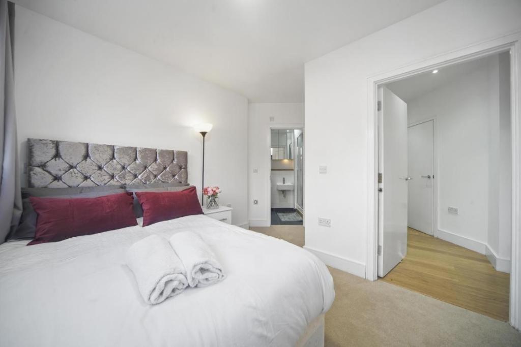 Modern 2-bedroom, 2-bath In Tower Bridge & Bridge - Unbeatable Location & Transport Links Londres