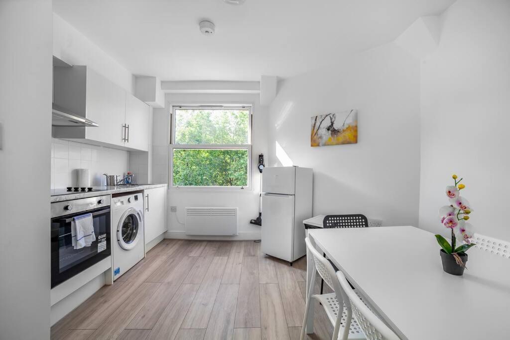 Stylish 2-bed By Tower Of Apartment London