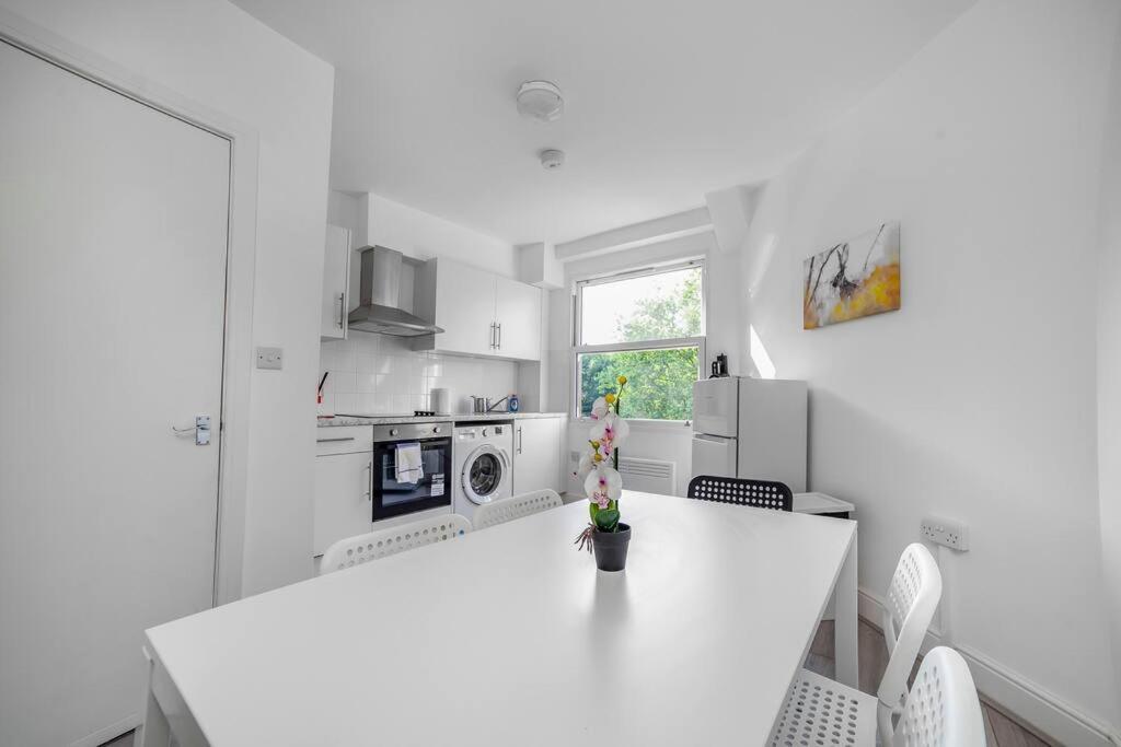 Stylish 2-bed By Tower Of Apartment London