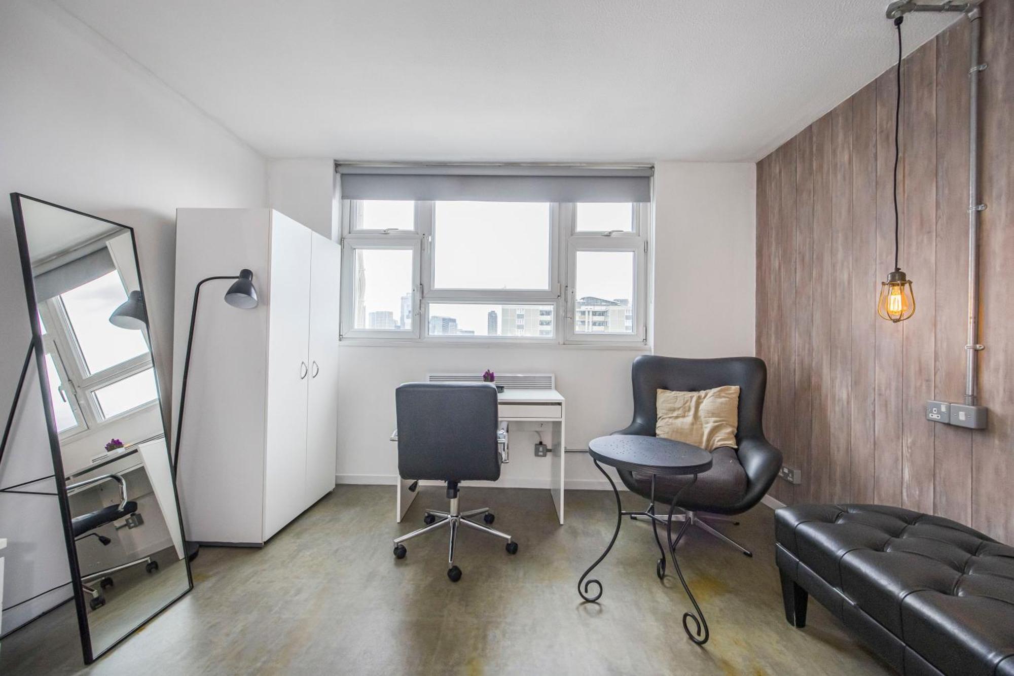 4-bed Flat With Stunning Views Londen