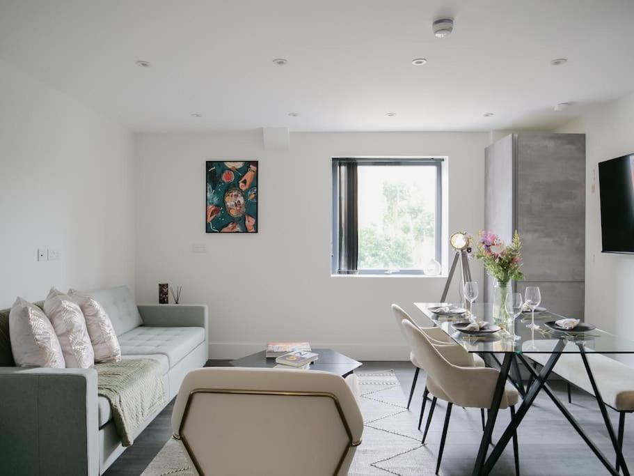 Modern One Bedroom Flat In The Heart Of * London