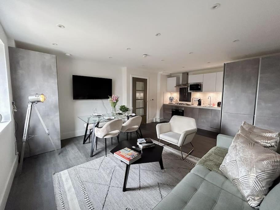 Modern One Bedroom Flat In The Heart Of Apartment *