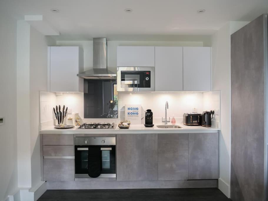 Modern One Bedroom Flat In The Heart Of Apartment *