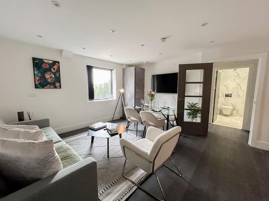 Modern One Bedroom Flat In The Heart Of