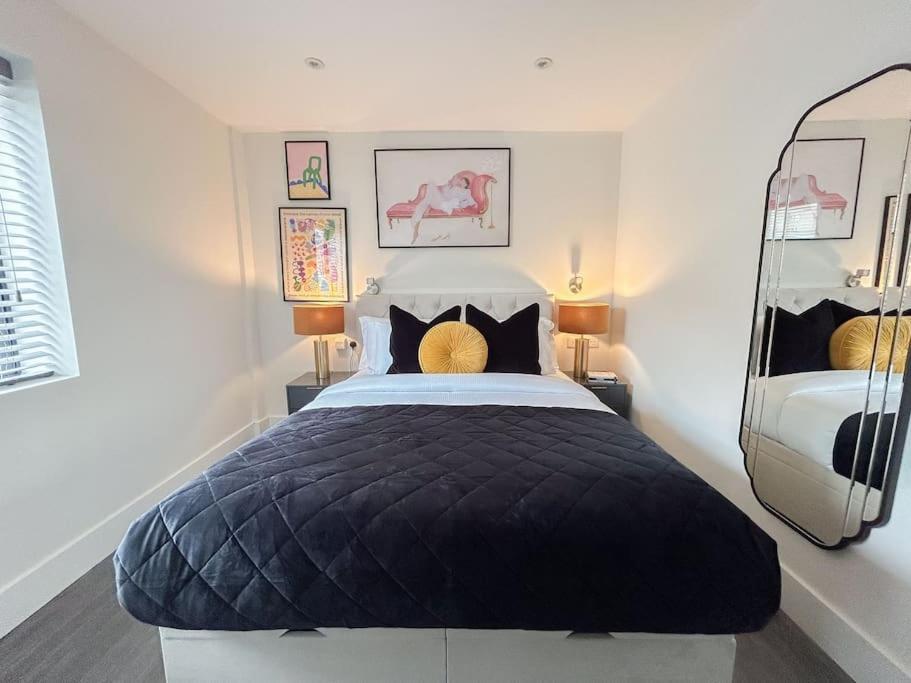 Modern One Bedroom Flat In The Heart Of *