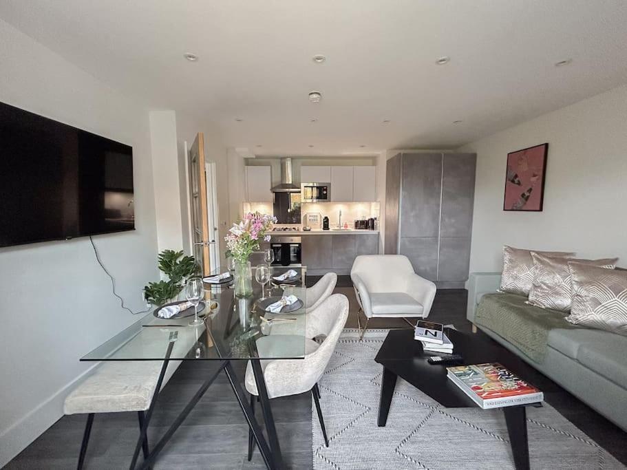 Modern One Bedroom Flat In The Heart Of
