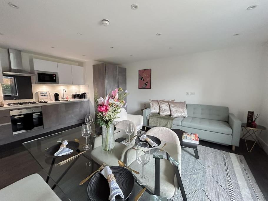 Modern One Bedroom Flat In The Heart Of *