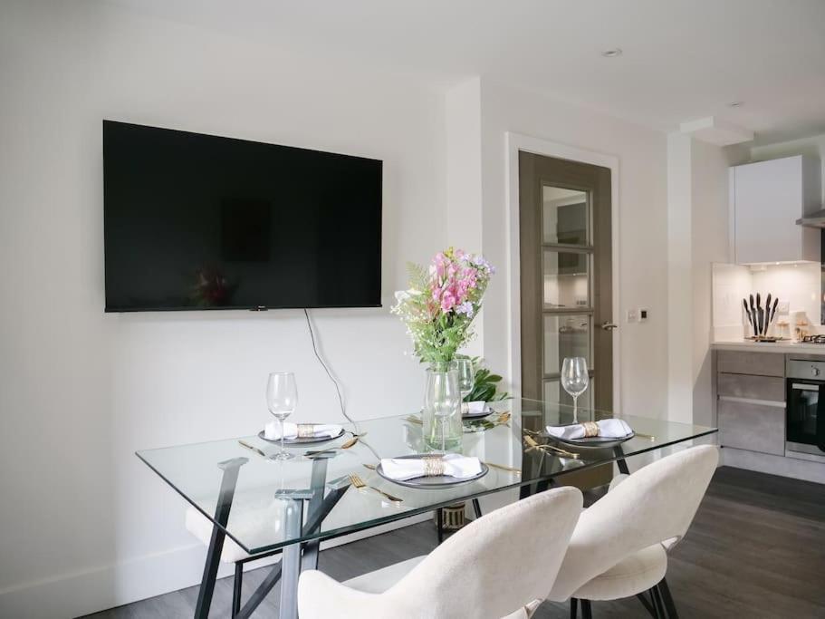 Apartment Modern One Bedroom Flat In The Heart Of