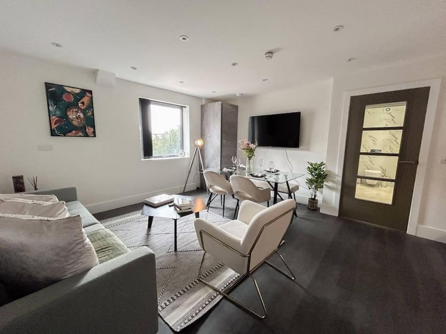 Modern One Bedroom Flat In The Heart Of Apartment *