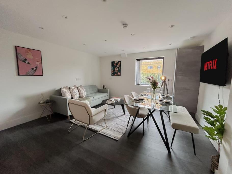 Apartment Modern One Bedroom Flat In The Heart Of