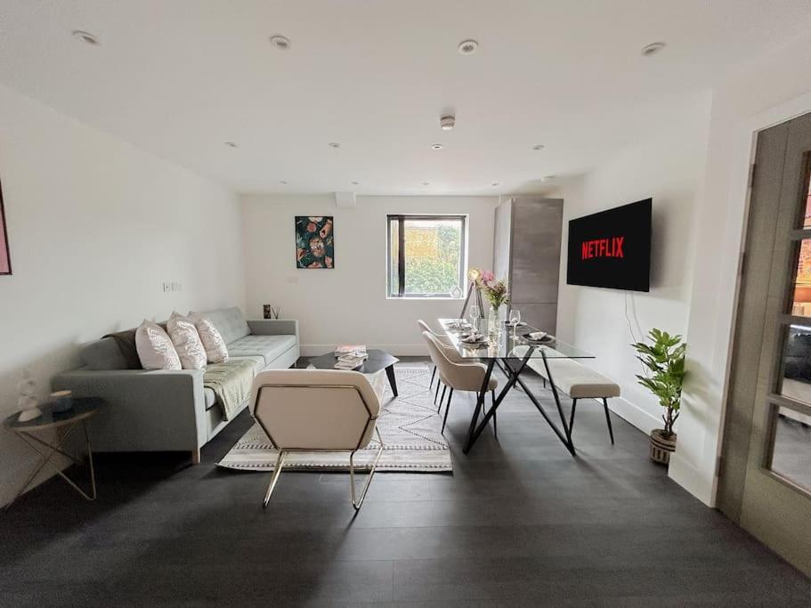 Modern One Bedroom Flat In The Heart Of * London