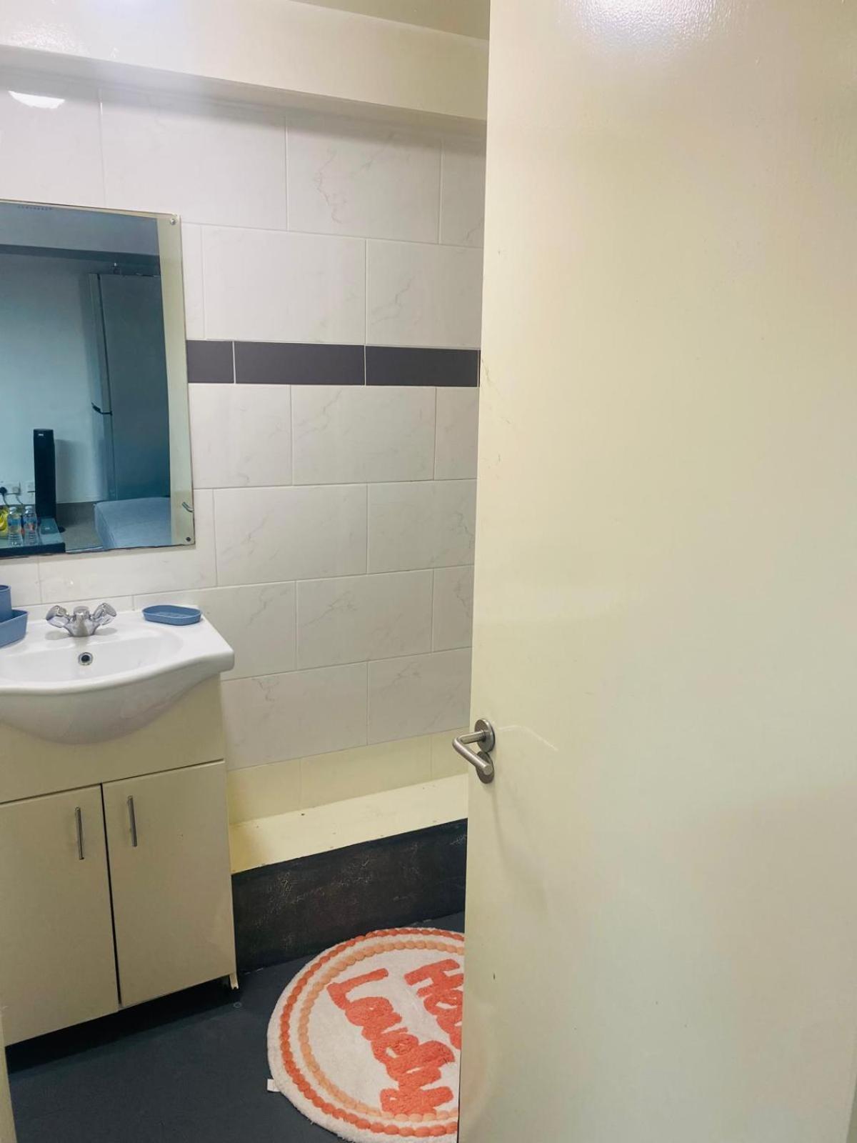 Cozy Opposite Chelsea Stadium Appartement Londen