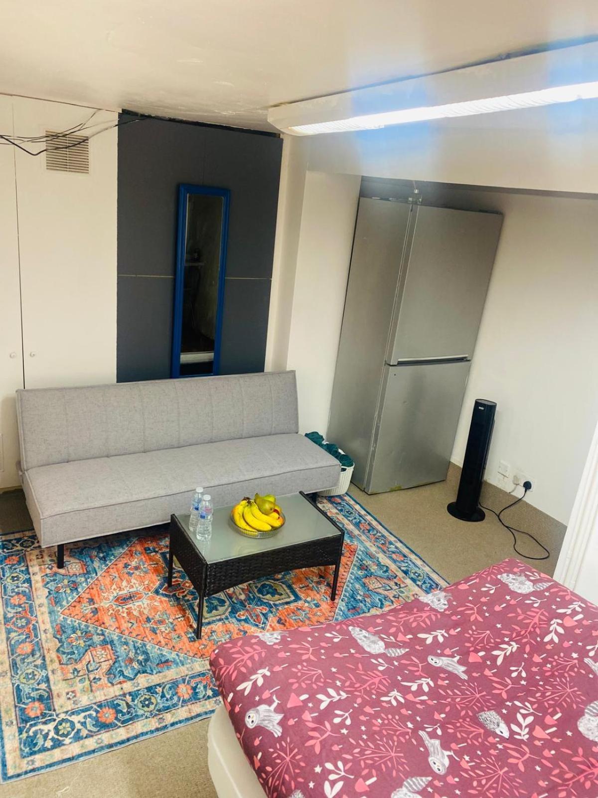 Cozy Opposite Chelsea Stadium Londen
