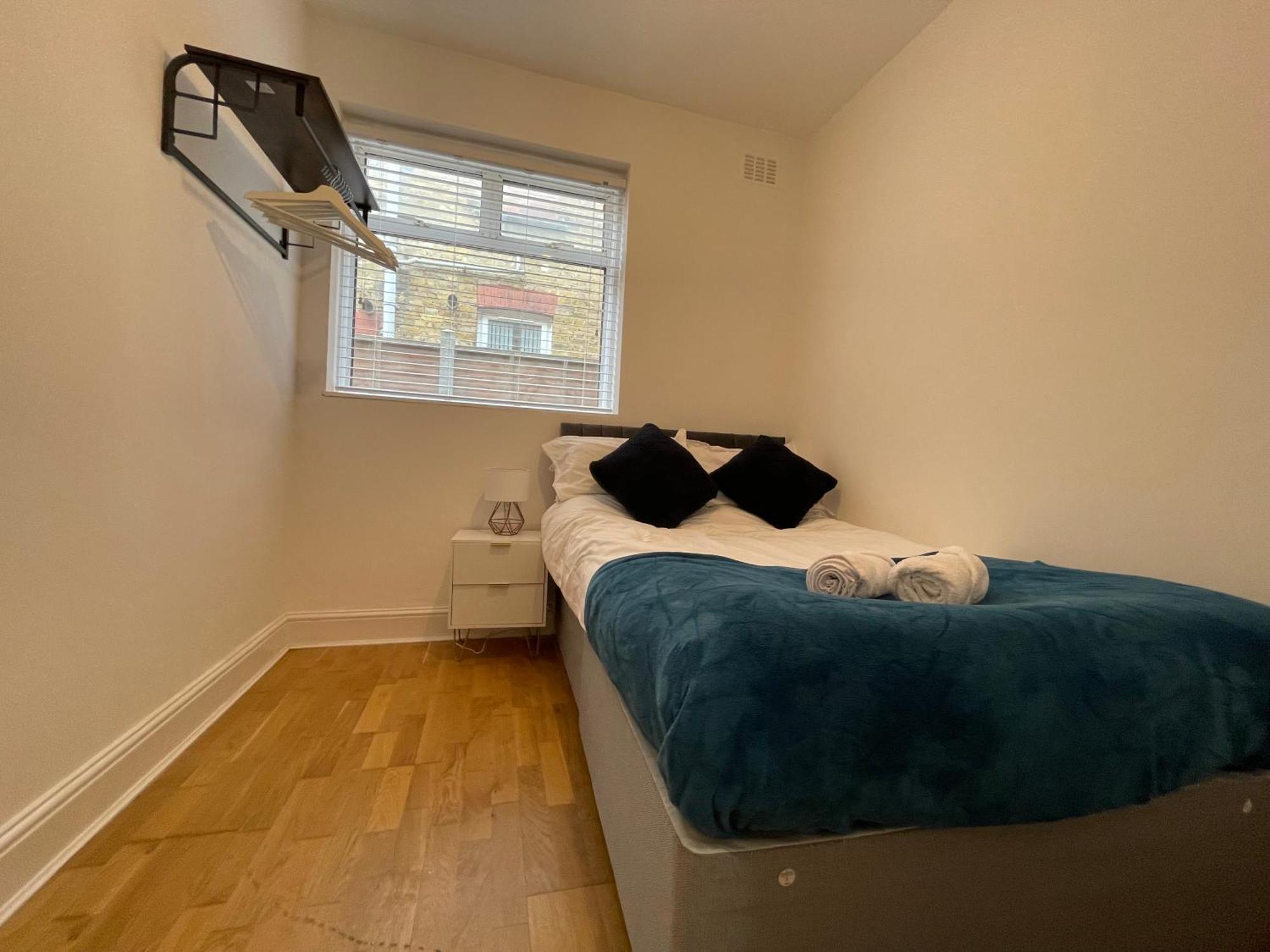 Apartment E10 Short
