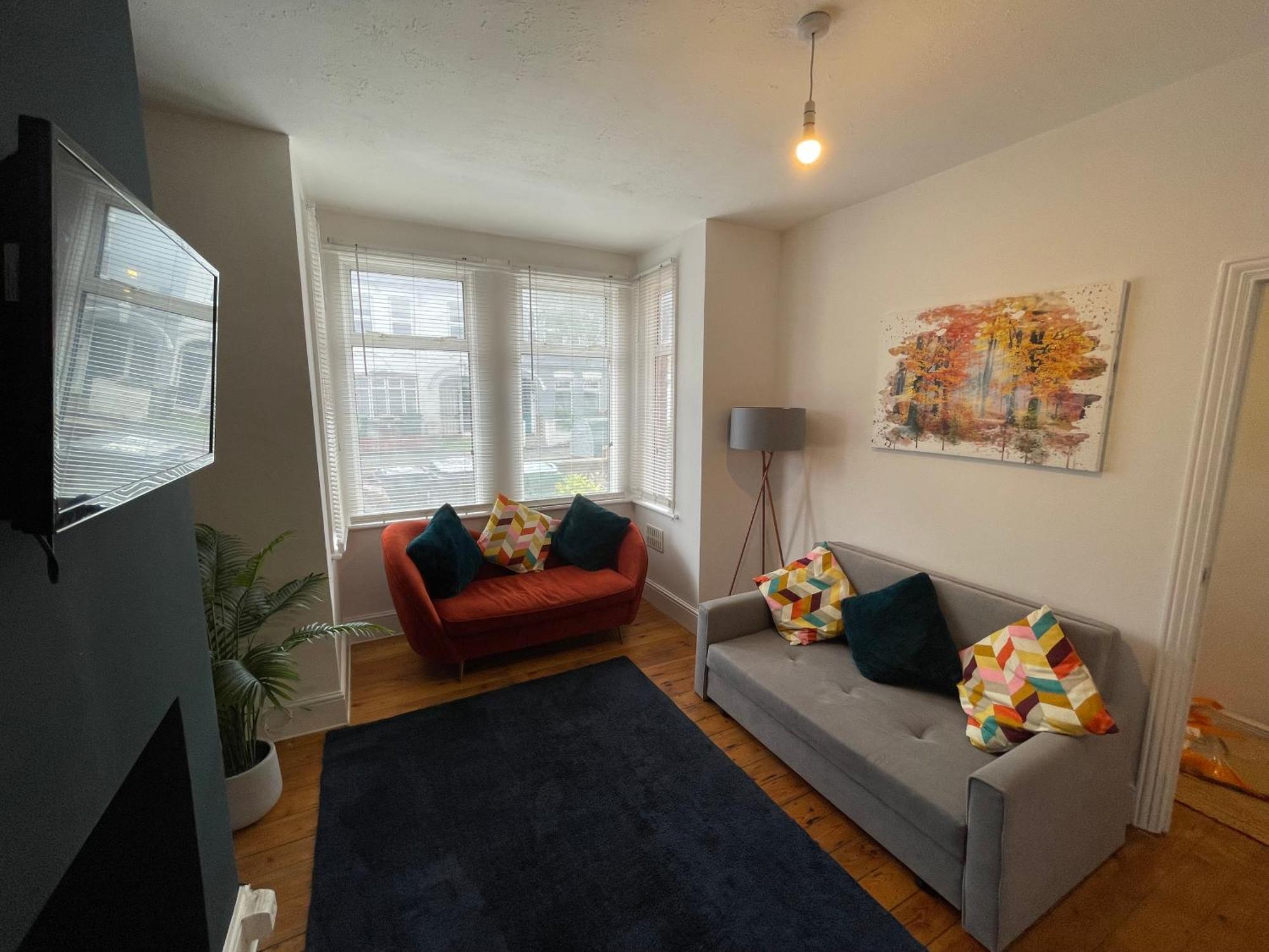 E10 Short * London