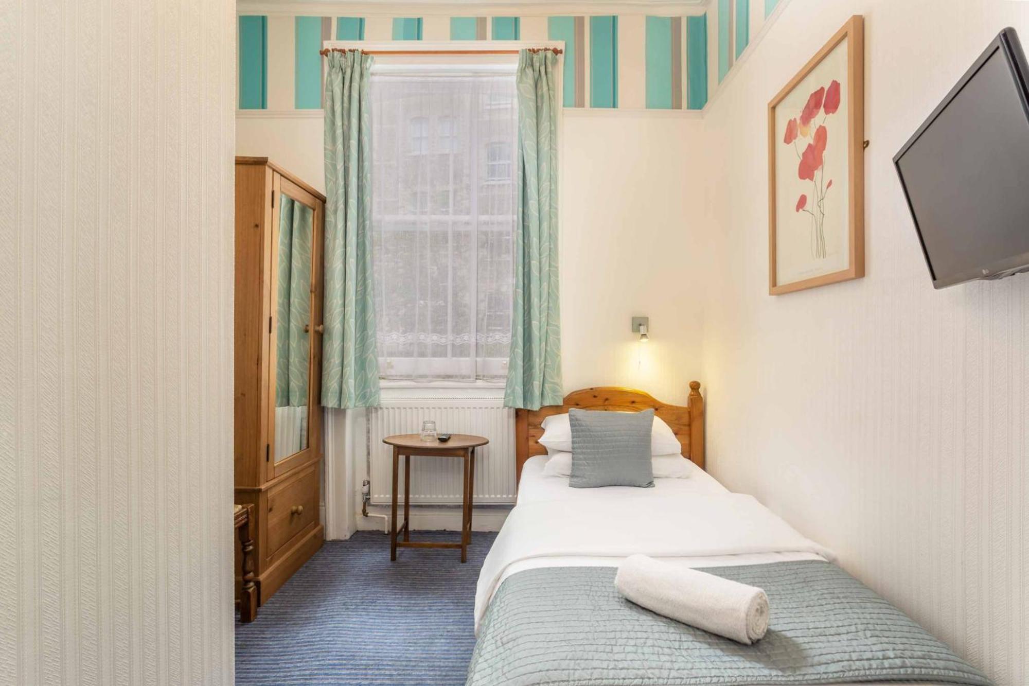 St Athans Hotel 2*
