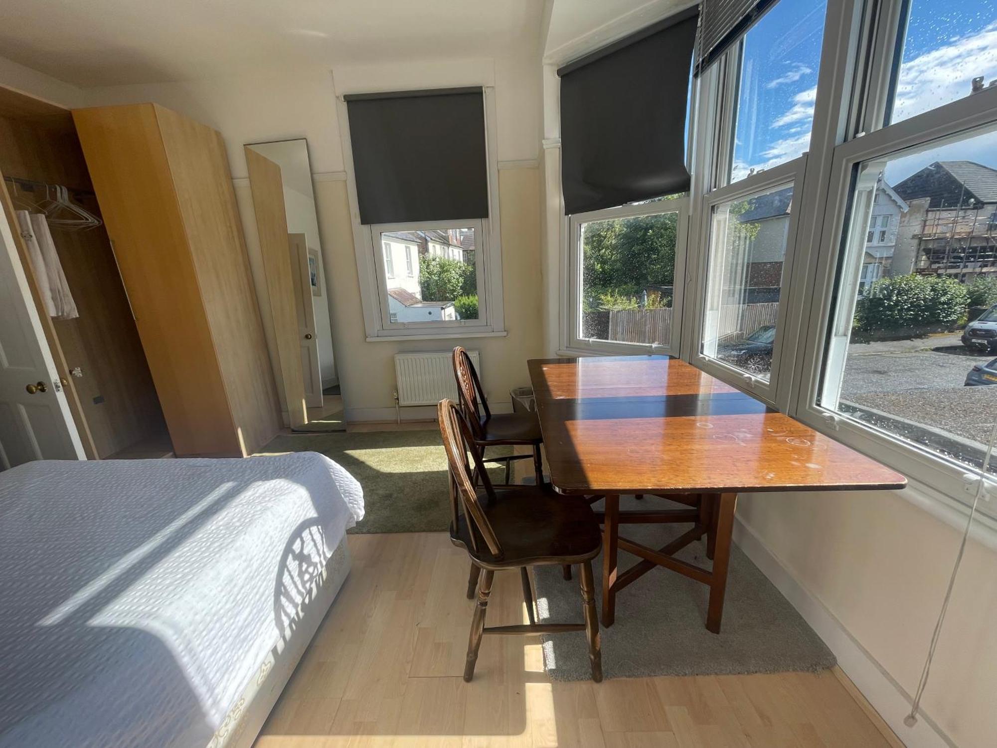 With Private Bathroom And Shared Kitchen Accommodatie bij particulieren *