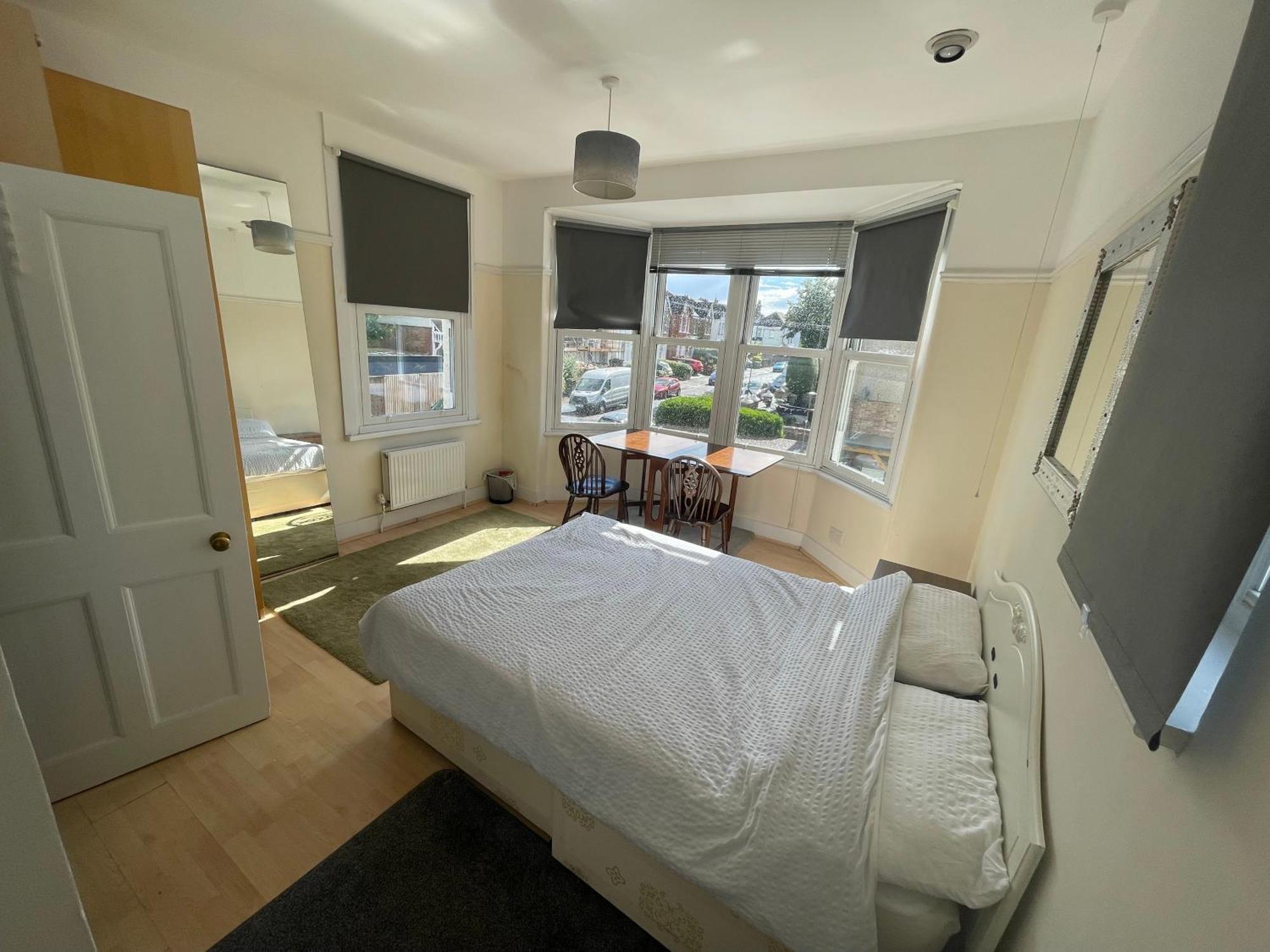 With Private Bathroom And Shared Kitchen Séjour chez l'habitant Londres