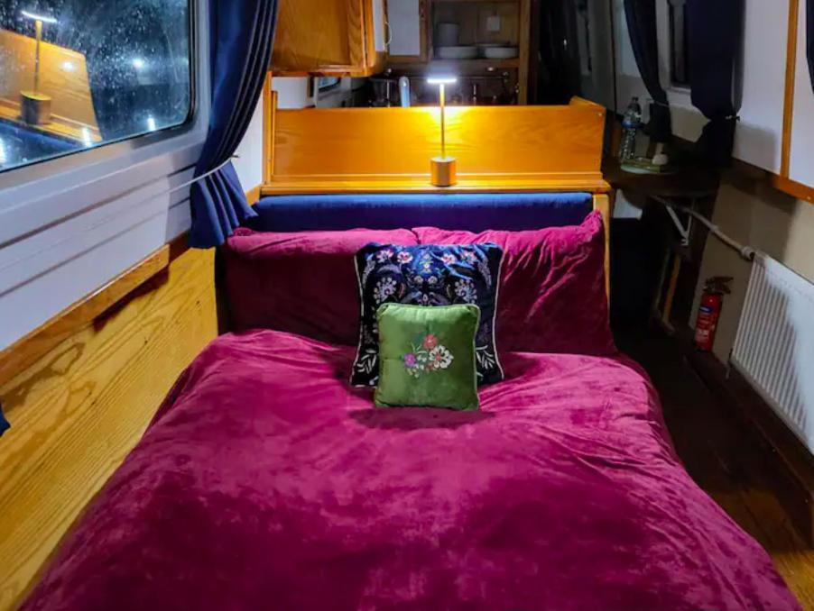Botel Cosy Canal Boat In Little Venice By Paddington For Family & Friends *