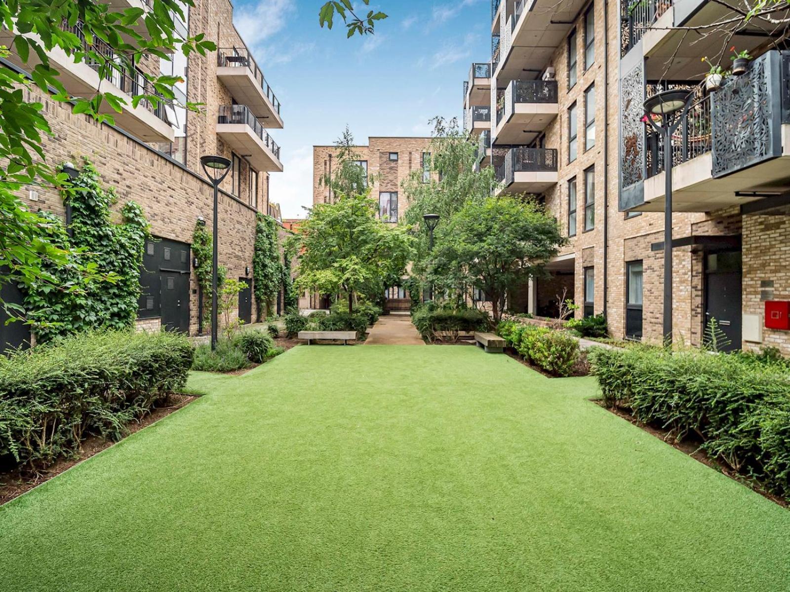 Modern Flat With Balcony Pass The Keys Londres