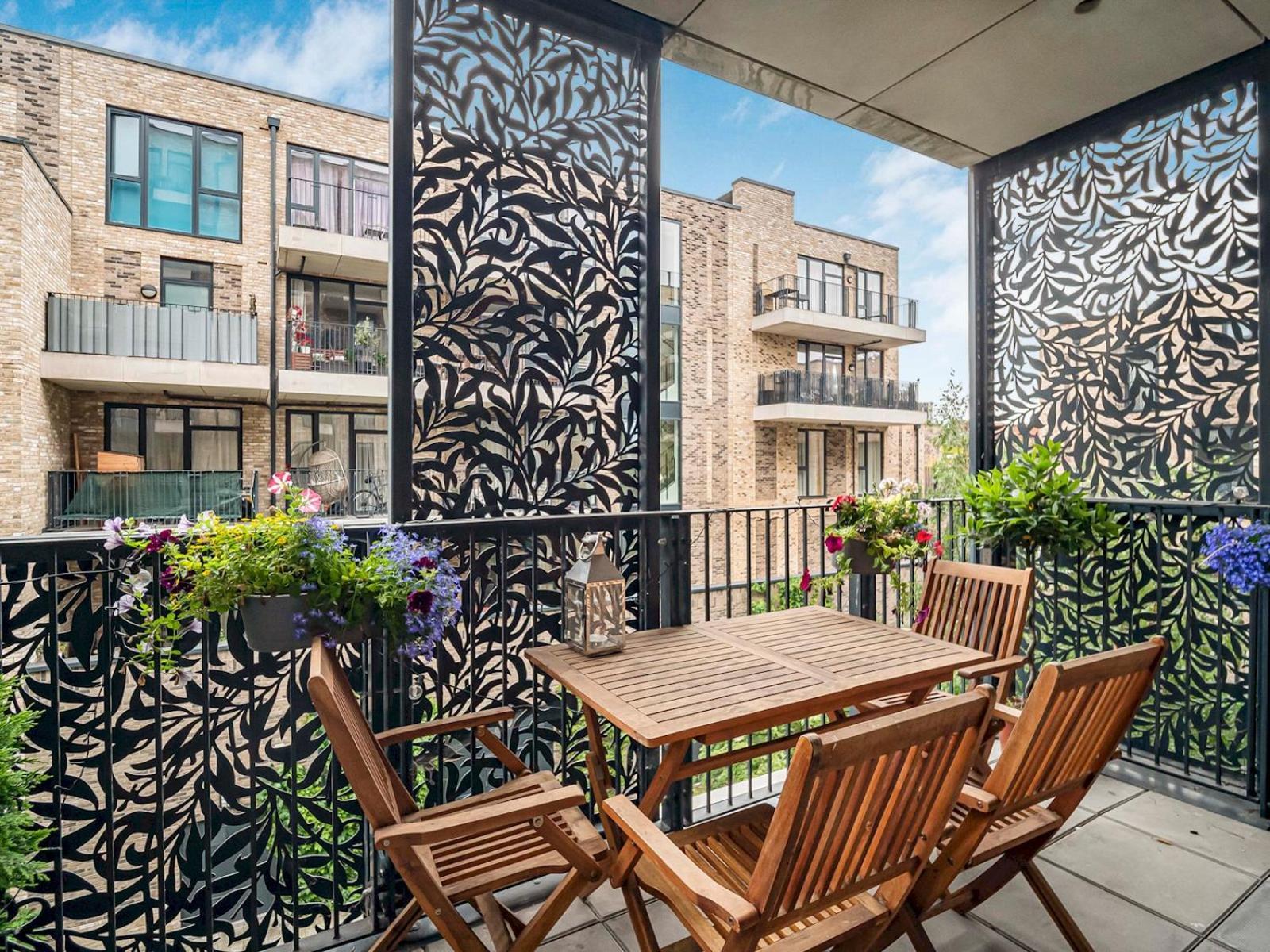 Appartement Modern Flat With Balcony Pass The Keys Londres
