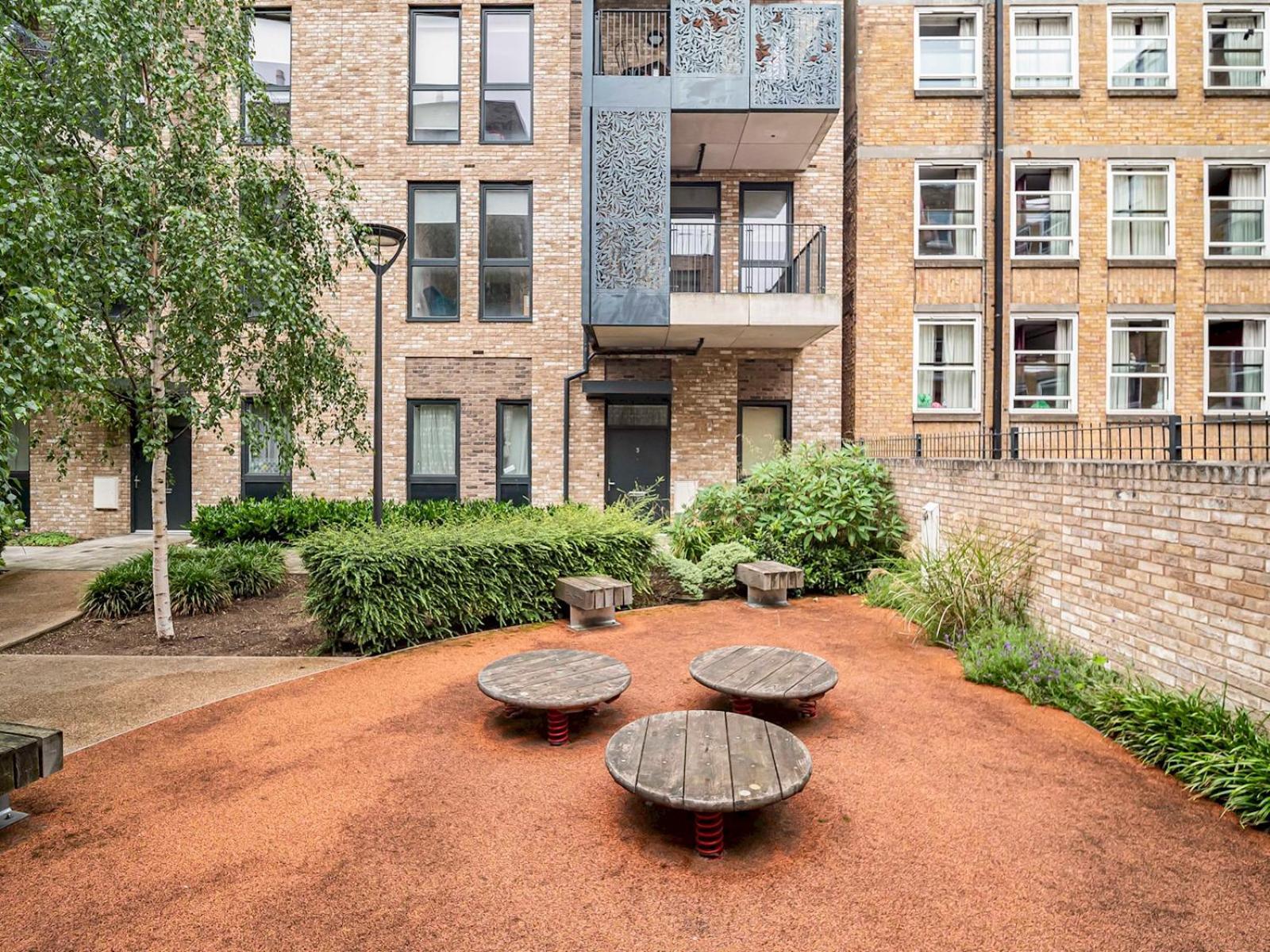 Appartement Modern Flat With Balcony Pass The Keys